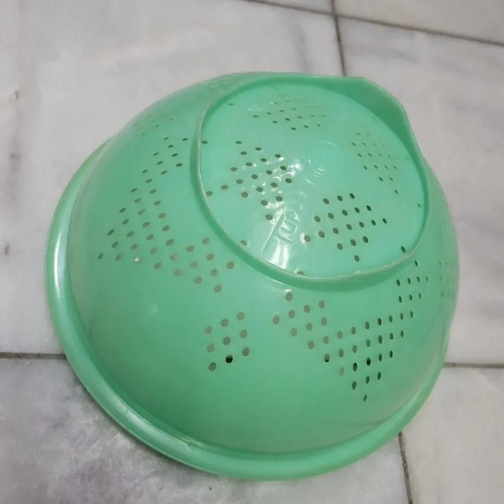 Vintage 3 Quart Tupperware Jadite Green Colander Strainer 339-8